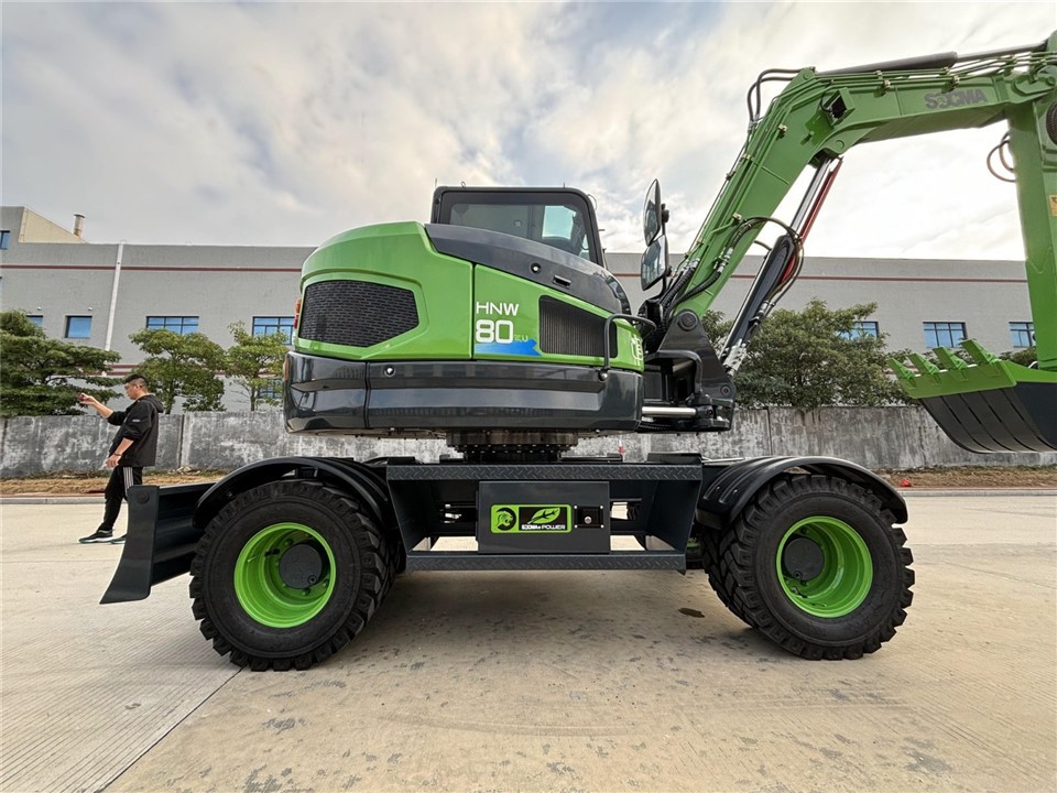 8 Ton Electric Wheel Excavator With Yuchai Engine Operating Weigh