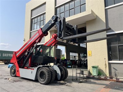 SOCMA 18- tonnin kaksivartinen konttikurottaja